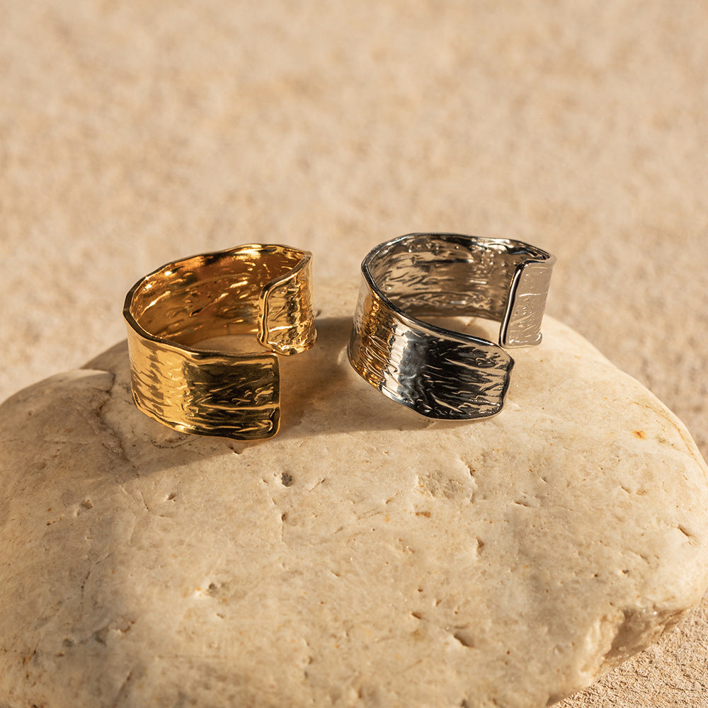 Pleated fashion and versatile rings