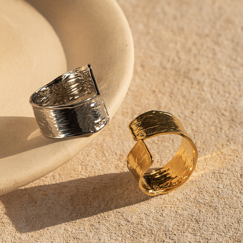 Pleated fashion and versatile rings