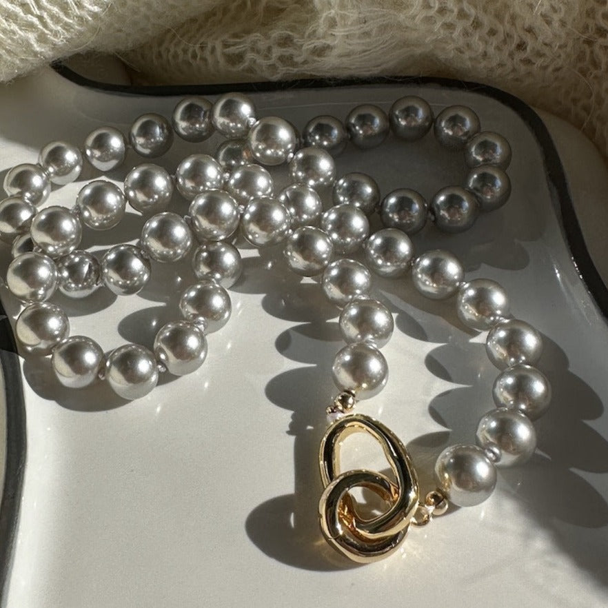 High-Quality Shiny Imitation Pearl Locking Necklace