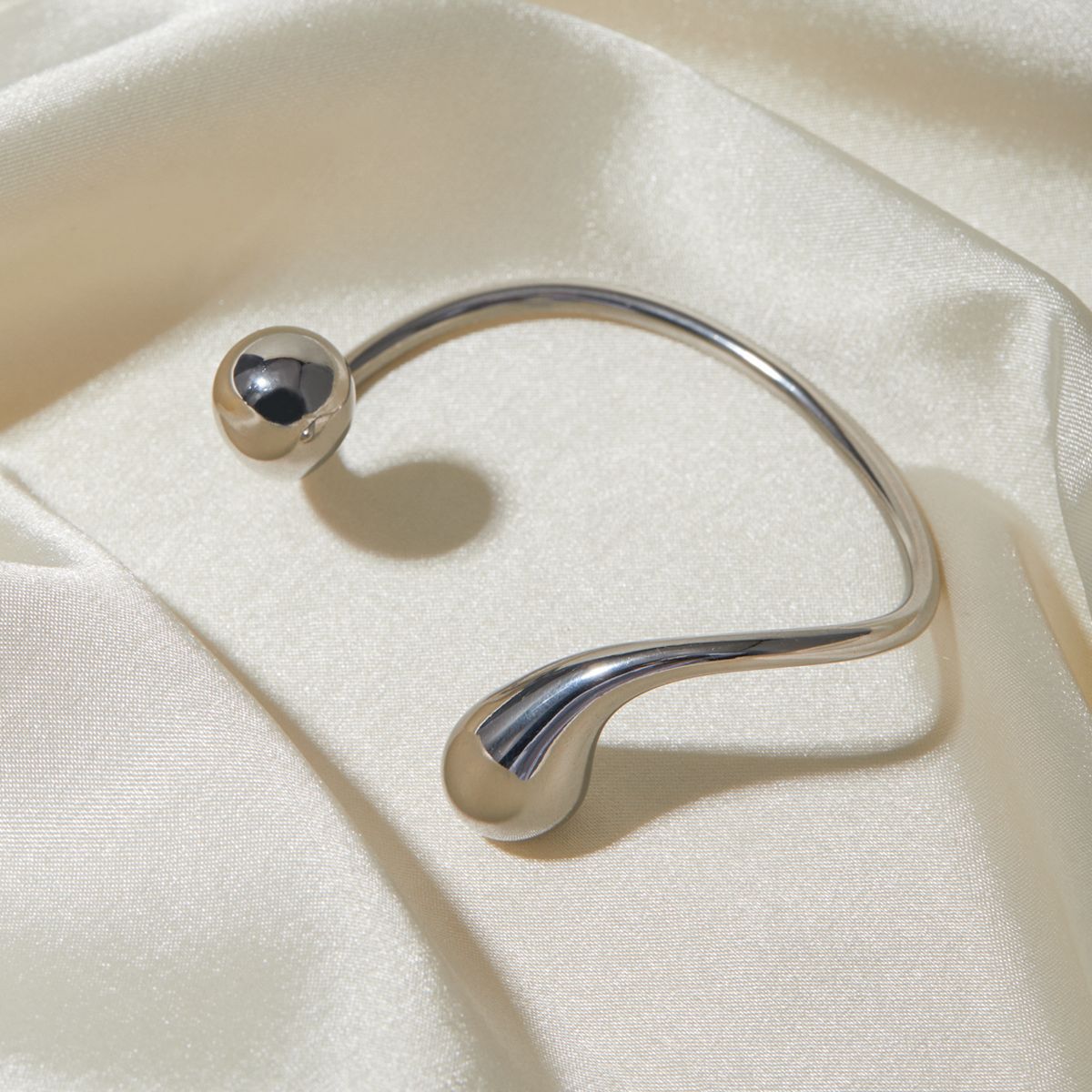 18k gold-plated Asymmetrical open-ended bracelets