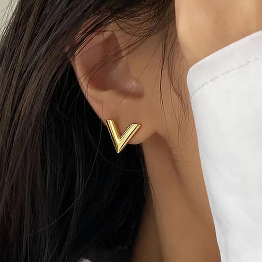 Golden V studs earrings