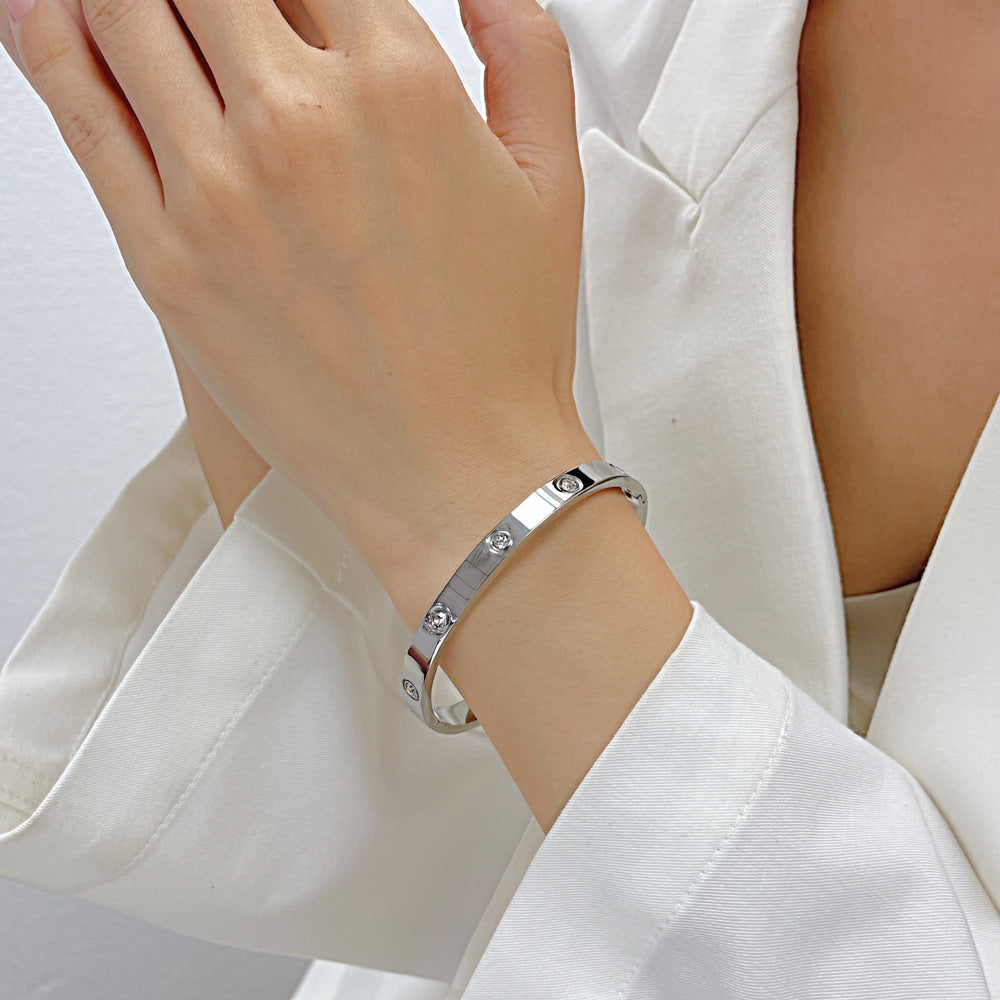 Luxury oval shape bracelet