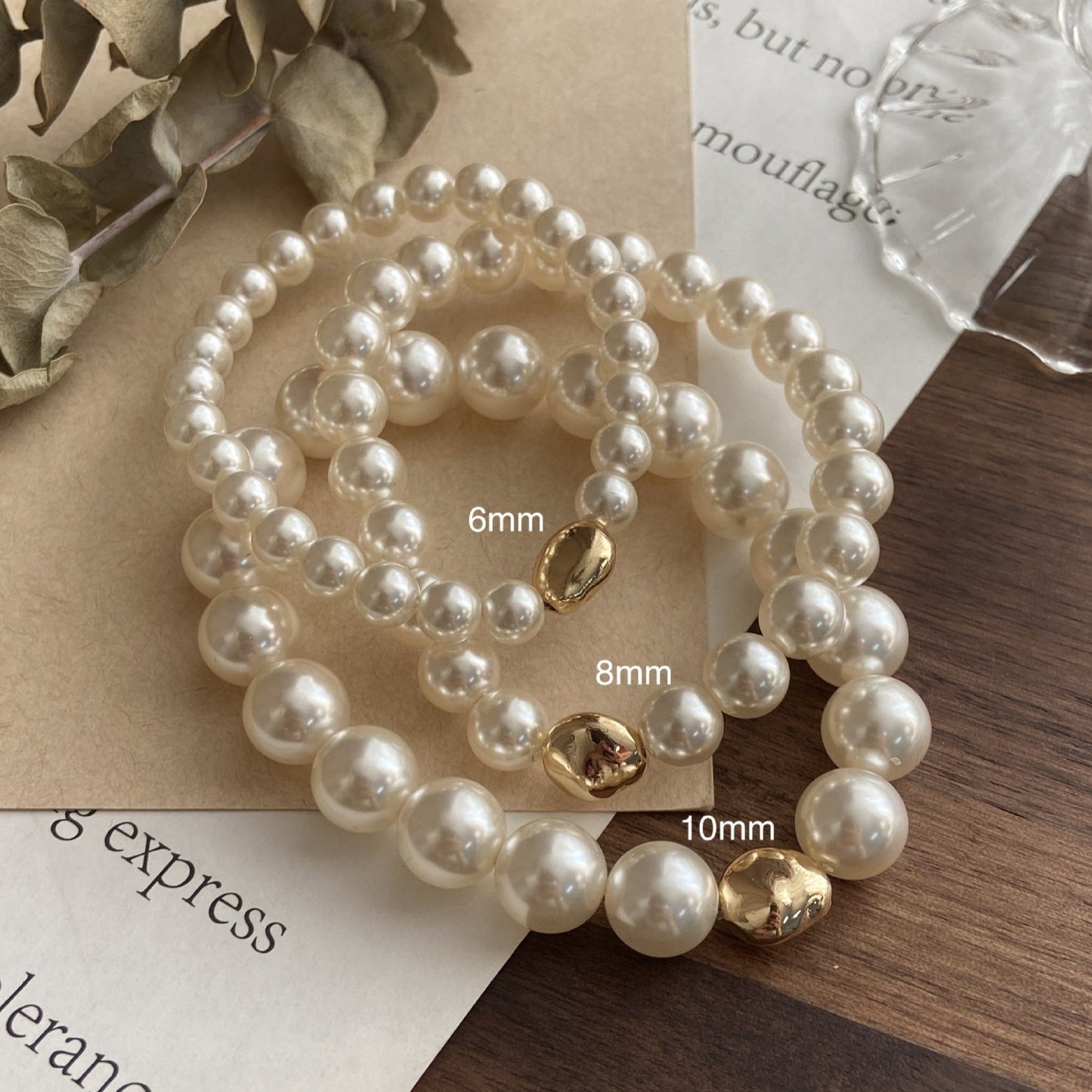 Classic vintage elastic bracelet adorned with high-quality imitation pearls